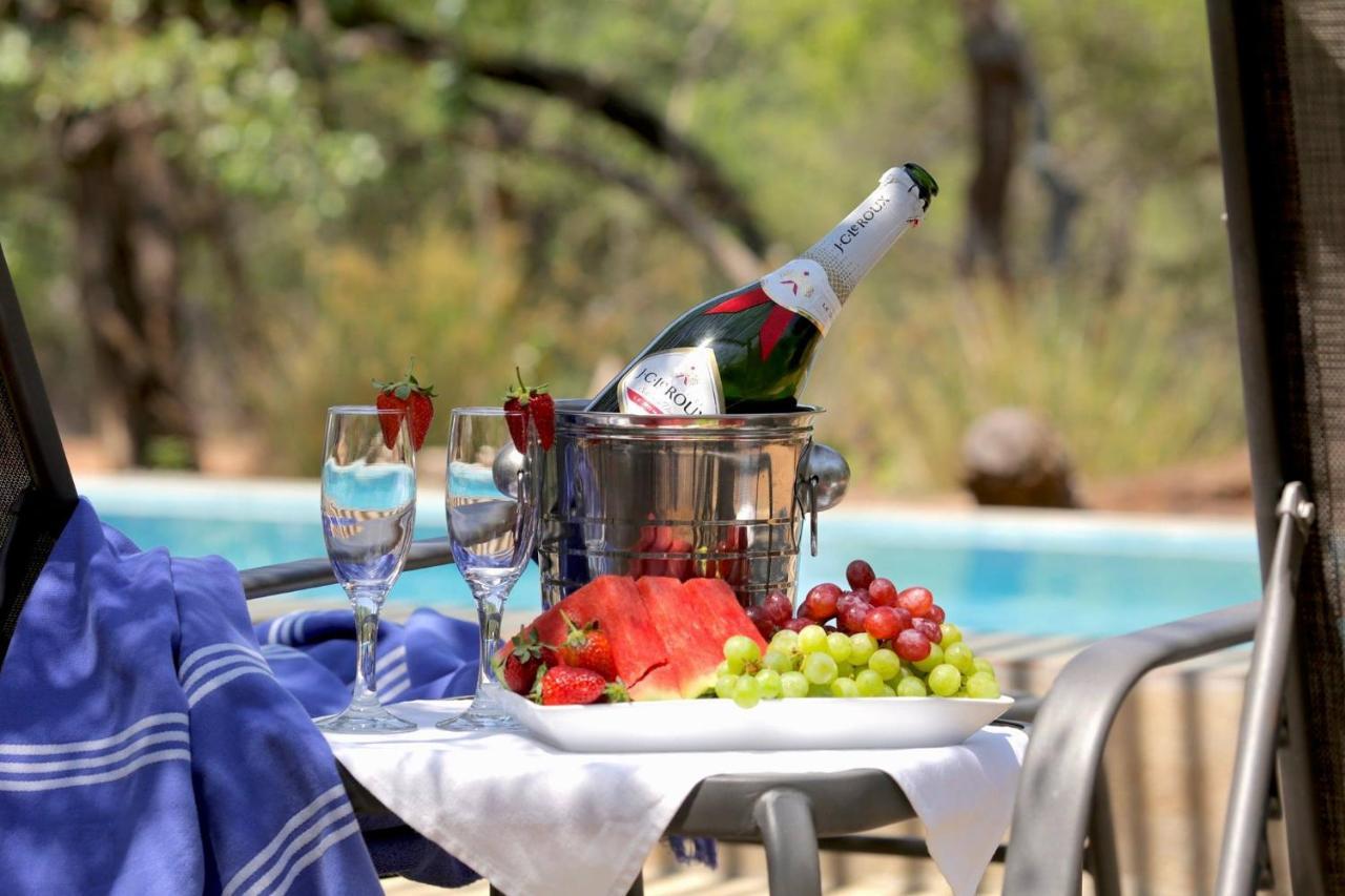 Tusk Bush Lodge Marloth Park Eksteriør billede